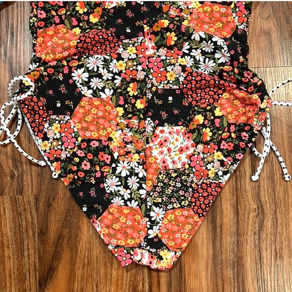 Skinnydippers Jellyroll Rosalina One Piece - Picture 12 of 16